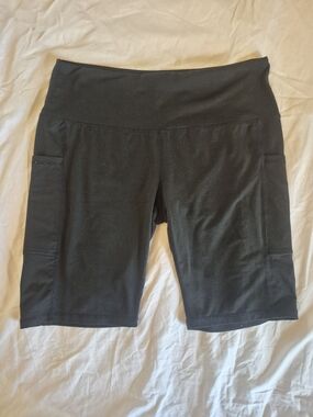 Women’s Black High-Waist Bike Shorts with Pockets